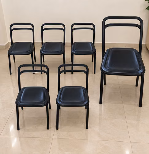 5 sillas plegables negras