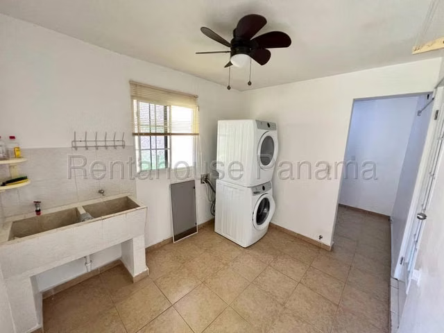 Venta de Casa esquina en Villa Lucre