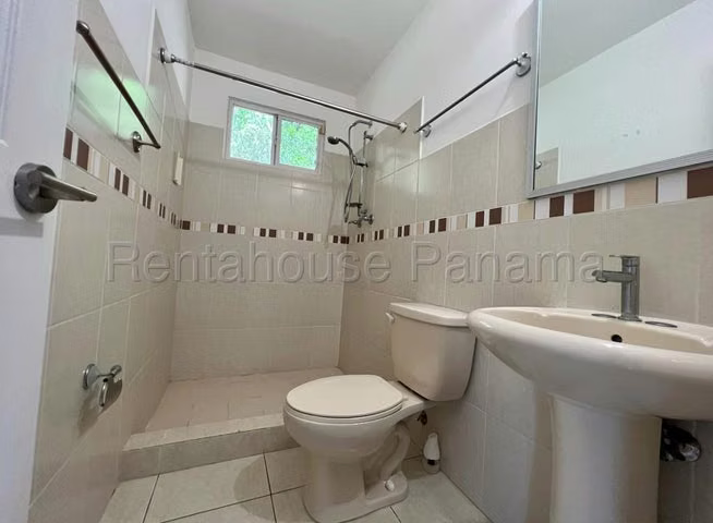Venta de Casa esquina en Villa Lucre