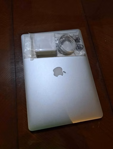 MAC BOOK PRO 2014 EN BUEN ESTADO CON RETINA Y CARGADOR