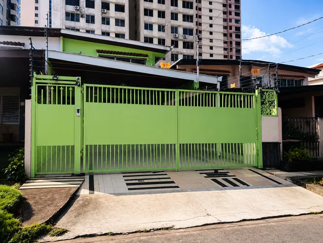 CASA EN VENTA EN EL CENTRO DE LA CIUDAD | AMPLIA, SEGURA Y FAMILIAR #25-5793