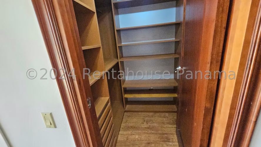 Se Vende Casa en Altos del Golf MDV27-1943