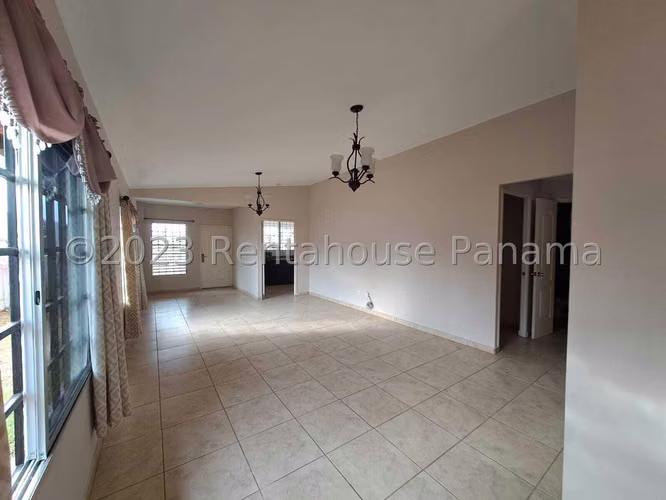 CASA DE ESQUINA EN VENTA | BRISAS DEL GOLF, ARRAIJÁN #23-7320 - Imagen 6