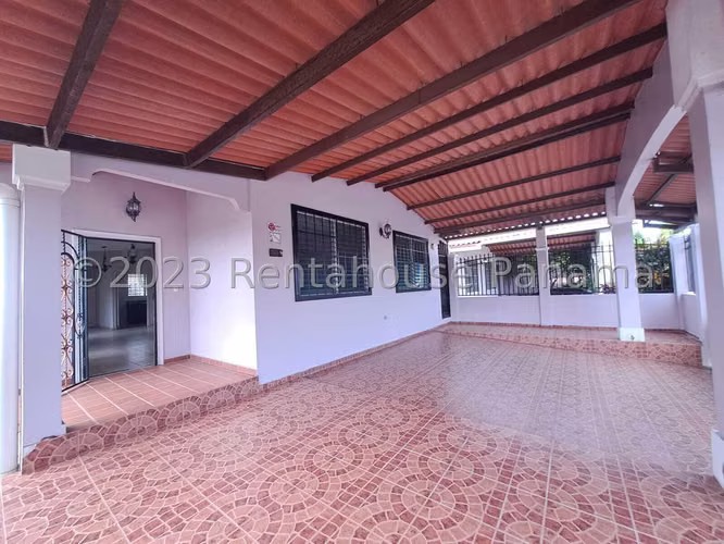 CASA DE ESQUINA EN VENTA | BRISAS DEL GOLF, ARRAIJÁN #23-7320 - Imagen 3