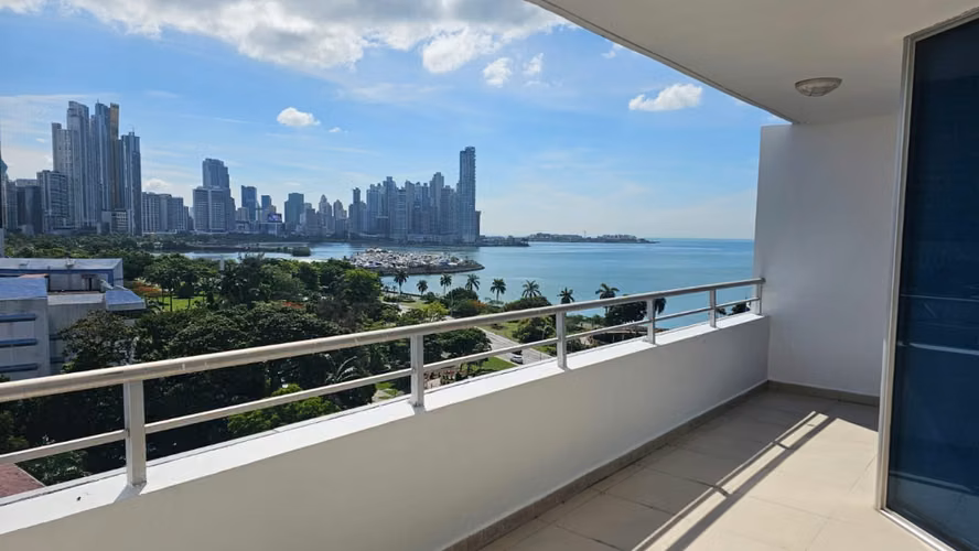 Apartamento en Avenida Balboa I con balcón y vista al mar - Imagen 4