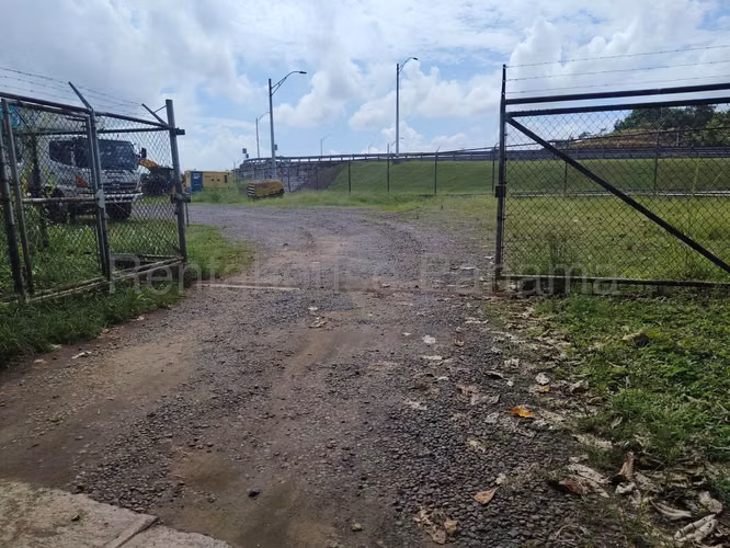 Venta Terreno Comercial en Villa Lobo Pedregal, Terranova Place, Panamá.