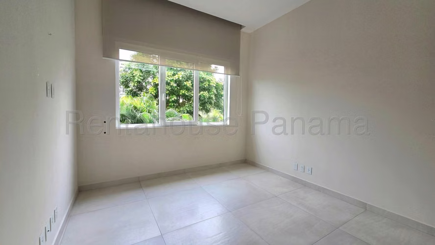 271978. Se alquila increible casa de 3 recamaras, 3.5 baños, CBE, jardin - Imagen 14