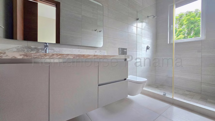 271978. Se alquila increible casa de 3 recamaras, 3.5 baños, CBE, jardin - Imagen 6