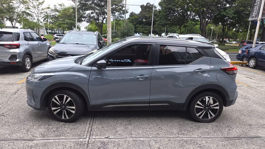 Se vende Nissan Kicks 2023