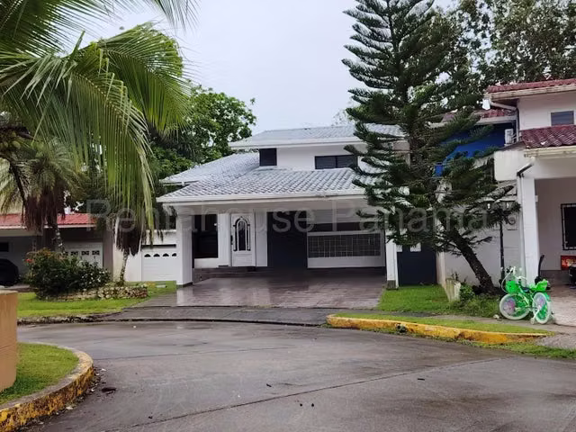 Furnished house for rent in the exclusive Espinar residential area, Colón.