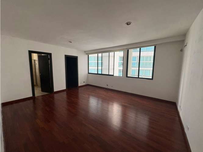 ALQUILO O VENDO APARTAMENTO AVENIDA BALBOA LOS DELFINES