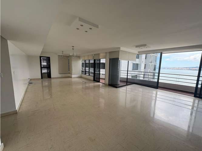 ALQUILO O VENDO APARTAMENTO AVENIDA BALBOA LOS DELFINES