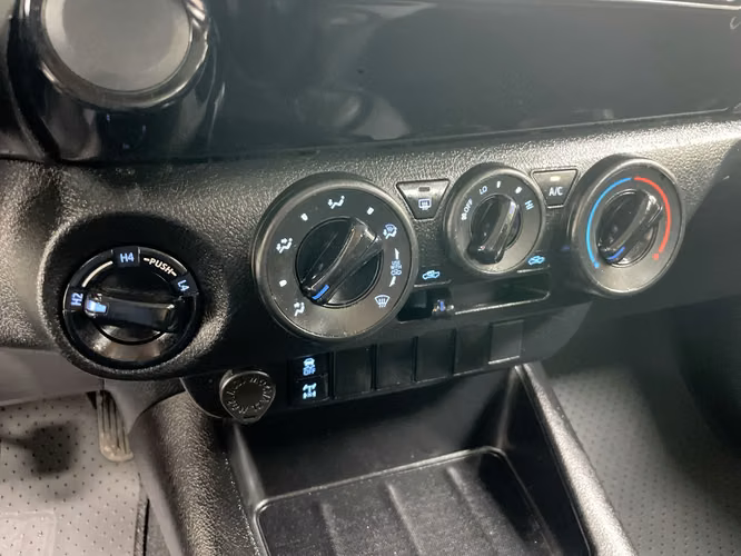 TOYOTA HILUX - 2025 - PPHX - Automarket - Imagen 9