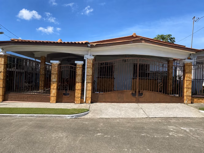 Brisas del Golf | Casa de 159.20 m2 | 3 habitaciones | Terrazas