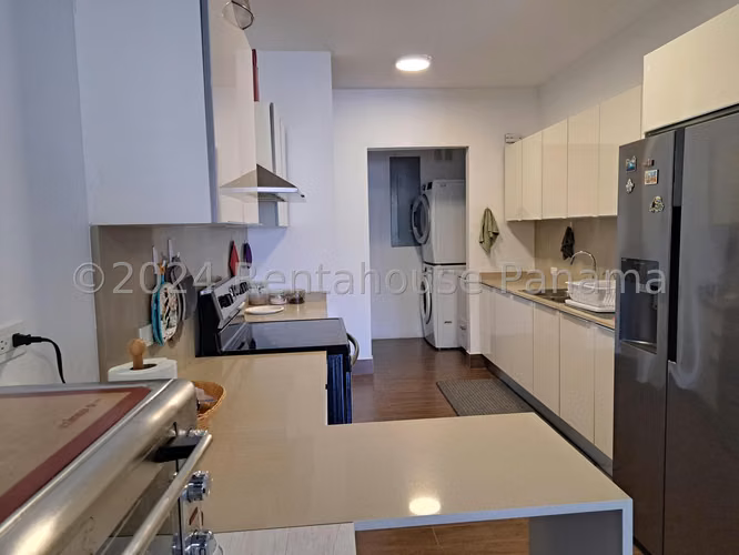 Venta de Apartamento con Línea blanca en Costa Sur Ph Costamare EC
