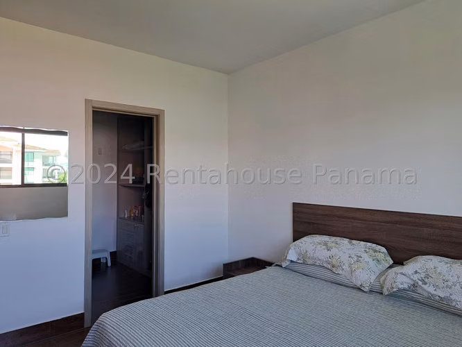 Venta de Apartamento con Línea blanca en Costa Sur Ph Costamare EC