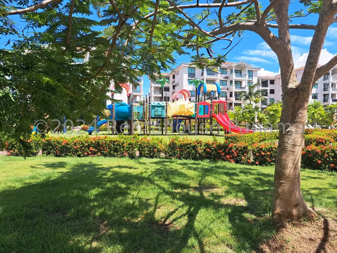 Venta de Apartamento con Línea blanca en Costa Sur Ph Costamare EC