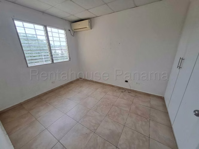 Venta de Casa Dúplex de 3 Habitaciones en Las Praderas, San Antonio #25-4474