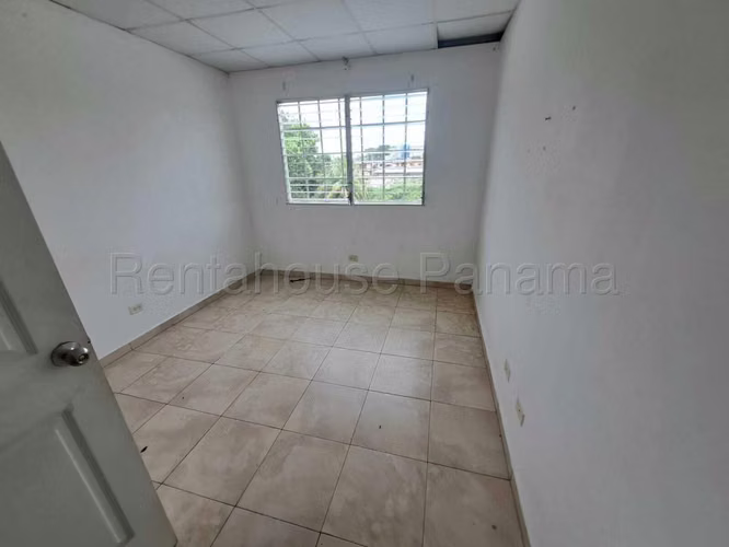 Venta de Casa Dúplex de 3 Habitaciones en Las Praderas, San Antonio #25-4474