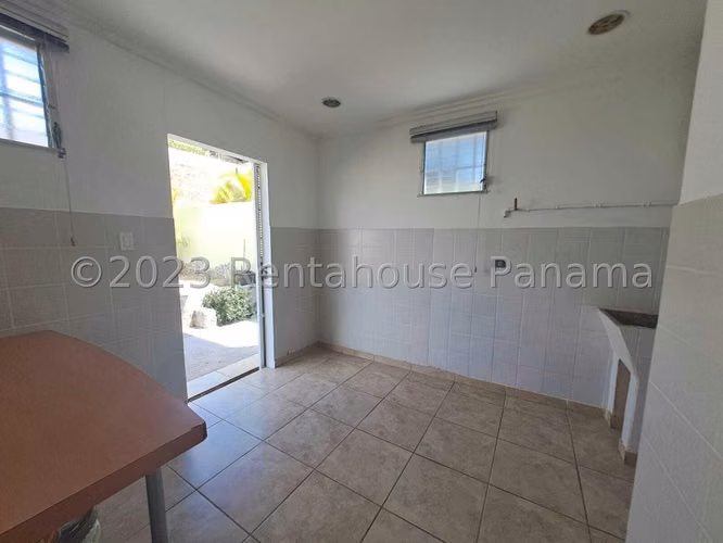 Venta de Casa Remodelada en Brisas del Golf, Arraiján #23-7396 - Imagen 10
