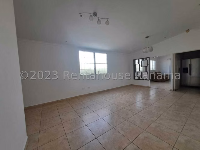 Venta de Casa Remodelada en Brisas del Golf, Arraiján #23-7396 - Imagen 4