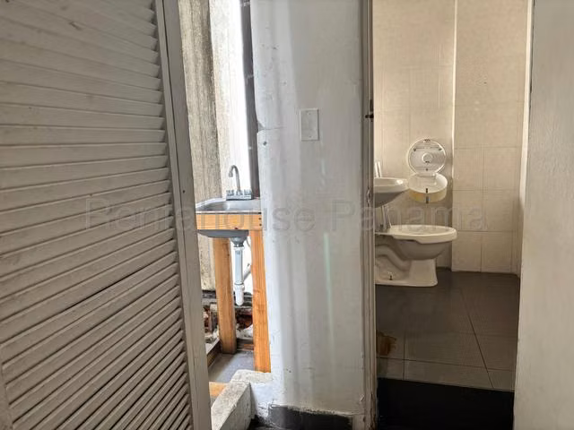 Oficina Comercial en Alquiler en Avenida Balboa JG