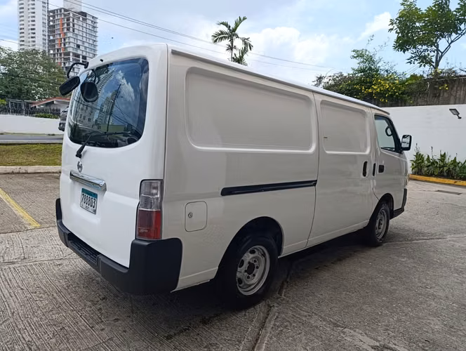 NISSAN URVAN 2013 - Imagen 4