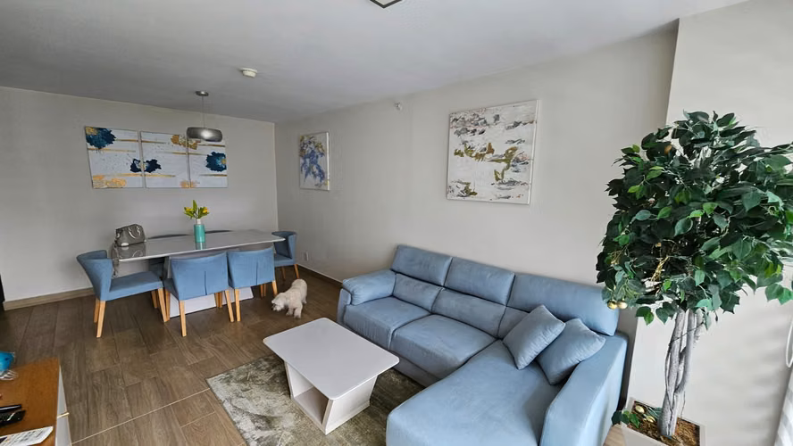 Apartamento en Altos de Golf I con balcon y excelente ubicacion