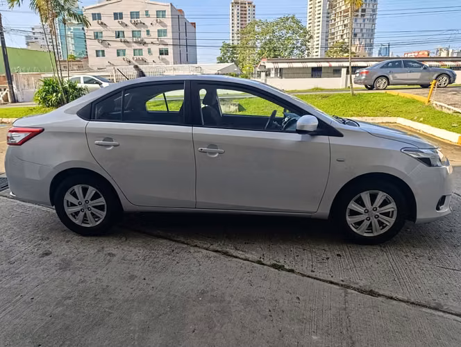 TOYOTA YARIS 2014 AUTOMATICO - Imagen 8