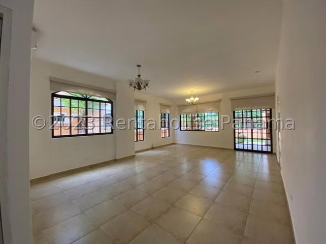 ALQUILER DE CASA EN CLAYTON - Imagen 12