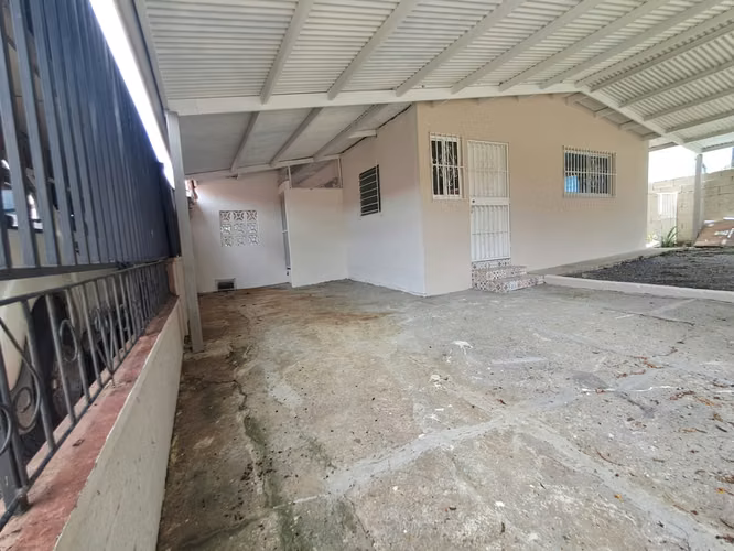 Se vende casa de 3 Rec. en villa Cáceres