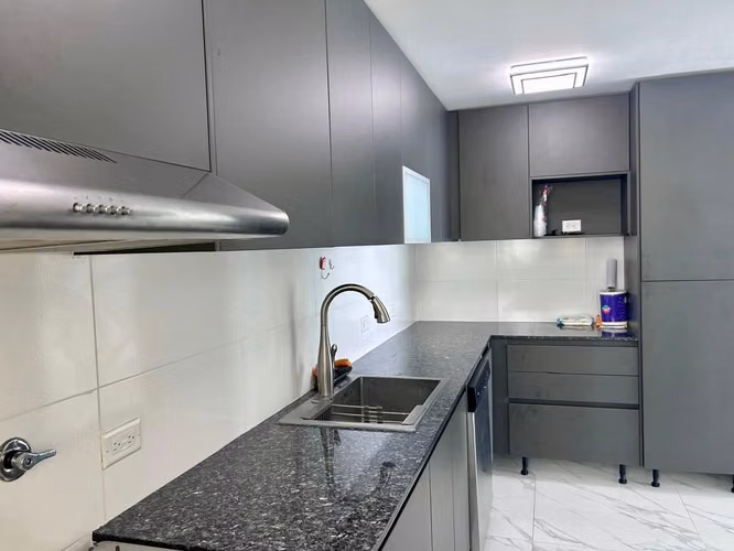 ALQUILO APARTAMENTO SAN FRANCISCO REMODELADO FRENTE AL MAR CV - Imagen 5