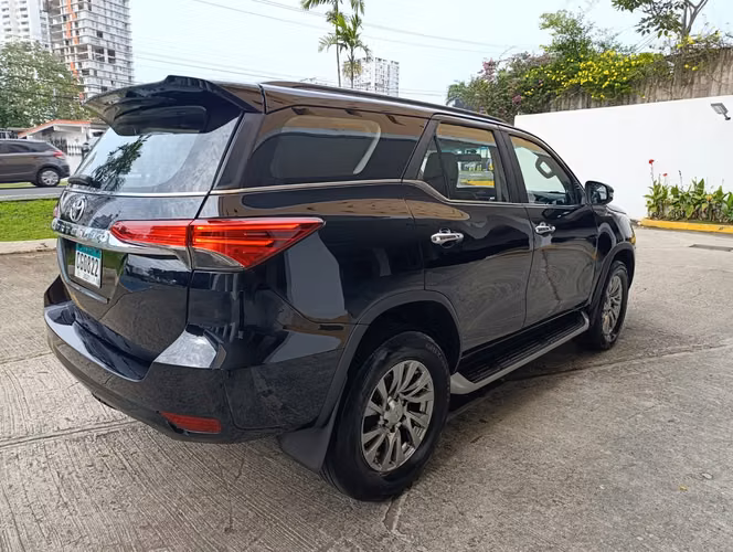 TOYOTA FORTUNER 2017 AUTOMATICA  - Imagen 4