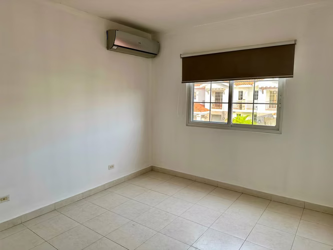 Alquiler de casa– PH Quintas de Versalles, Modelo Toledo