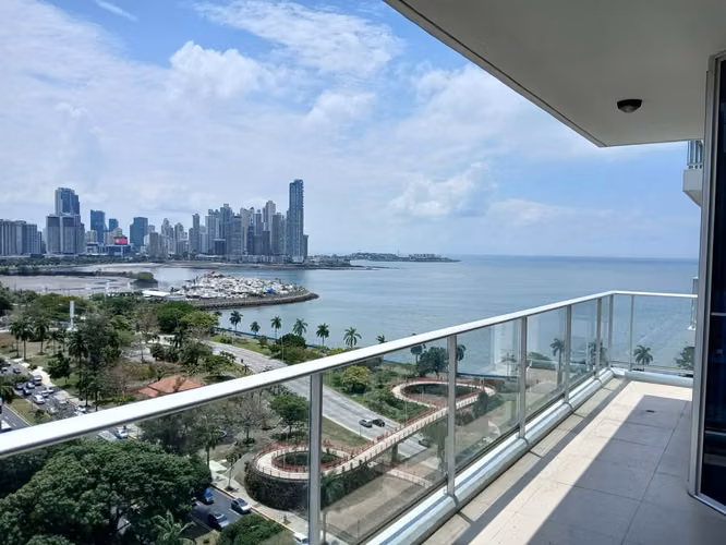 Apartamento en Avenida Balboa I con Balcón y Vista al mar