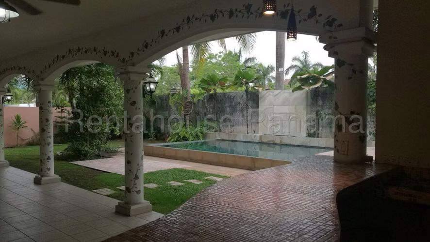 ALQUILO Casa Con Piscina en Ph Costa Serena en Costa del Este. 425m2