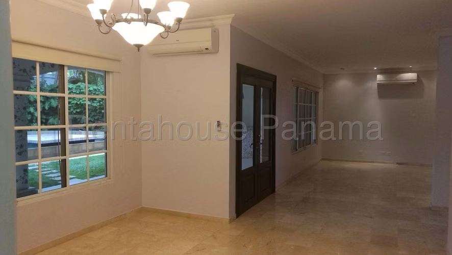 ALQUILO Casa Con Piscina en Ph Costa Serena en Costa del Este. 425m2