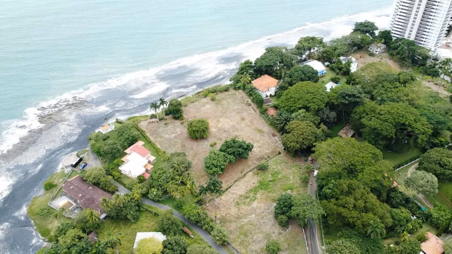 Espectacular terreno en Gorgona: 4,877 m² ideales para tu próximo proyecto de playa