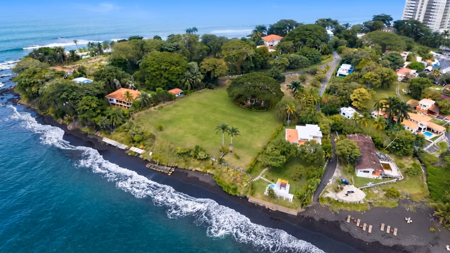 Espectacular terreno en Gorgona: 4,877 m² ideales para tu próximo proyecto de playa