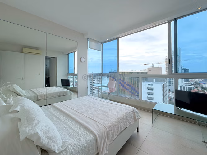 Apartamento Amueblado de 1 Recámara en Venta en Bella Vista – 93 m² con Balcón