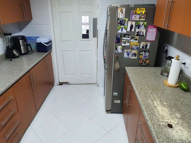 Se vende Amoblado P.H. Miraluz, lujoso apartamento.
