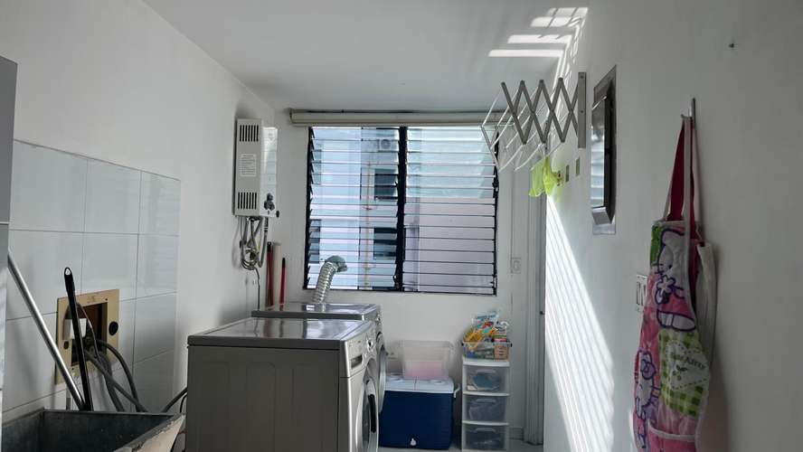 Se vende Amoblado P.H. Miraluz, lujoso apartamento.