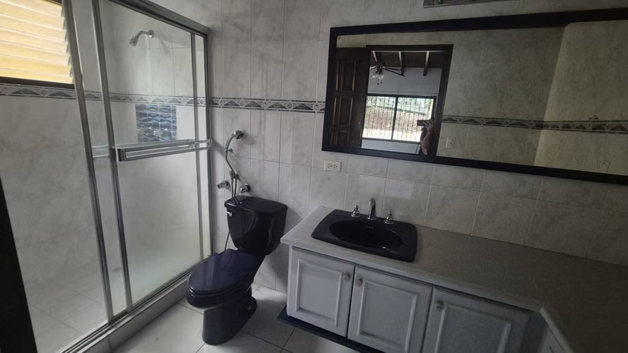CASA EN ALQUILER CON LINEA BLANCA Y PISCINA - LA ALAMEDA