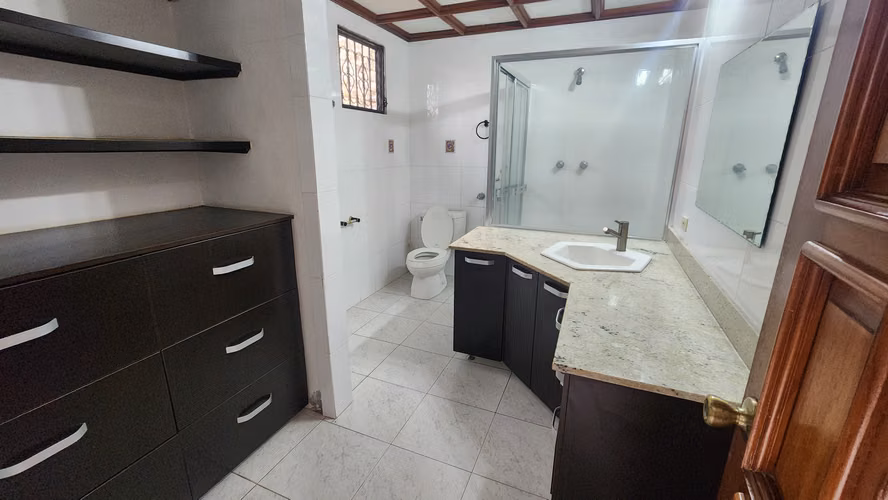 CASA EN ALQUILER CON LINEA BLANCA Y PISCINA - LA ALAMEDA