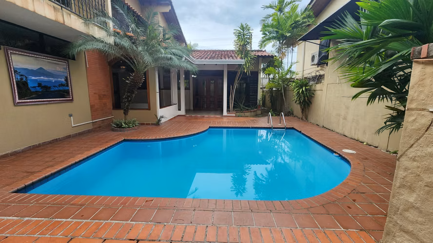 CASA EN ALQUILER CON LINEA BLANCA Y PISCINA - LA ALAMEDA