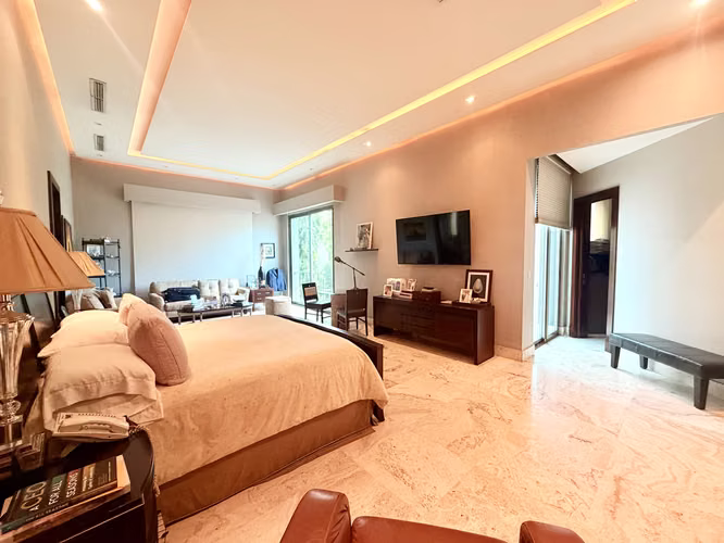 Casa de dos niveles en venta con piscina - Costa del Este