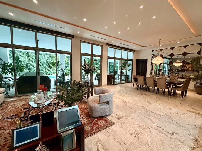 Casa de dos niveles en venta con piscina - Costa del Este
