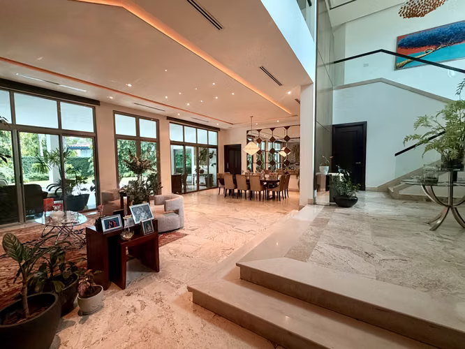 Casa de dos niveles en venta con piscina - Costa del Este