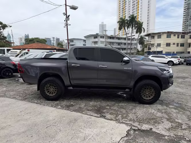 Toyota Hilux 2023 Srv - Imagen 4