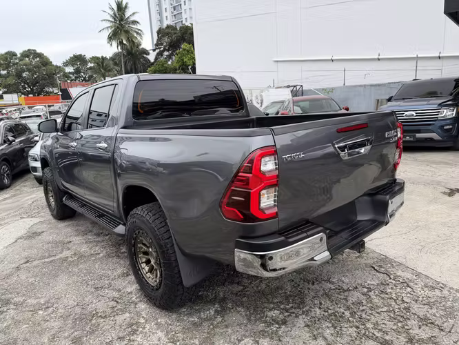Toyota Hilux 2023 Srv - Imagen 7